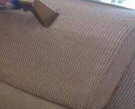 怎么清潔和保養(yǎng)沙發(fā)呢？